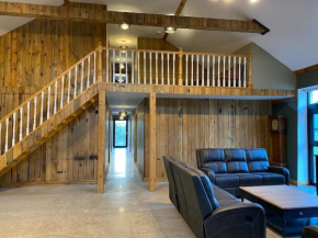 Moig Lodge - 8 Double Bedroom Barn Conversion